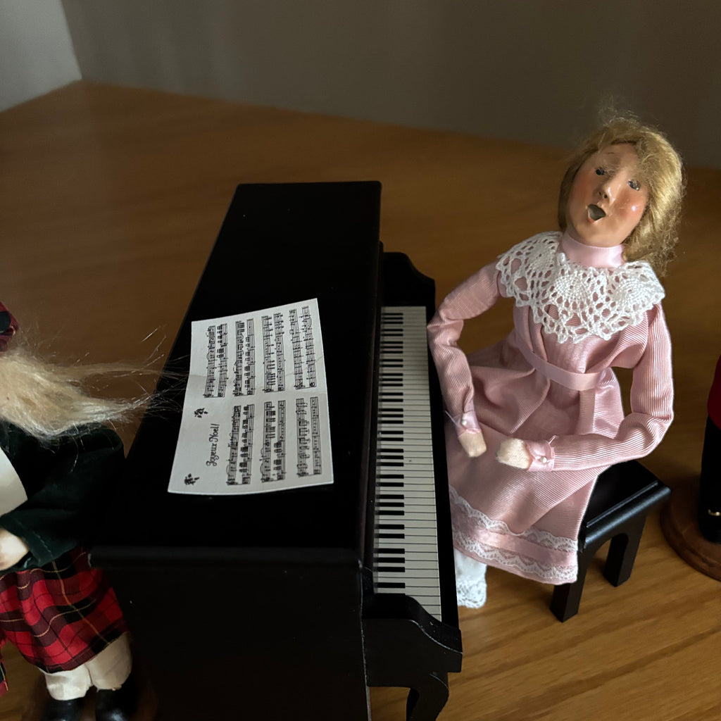 Y120 Vintage Dickens-style Christmas caroler figurines and a miniature piano prop