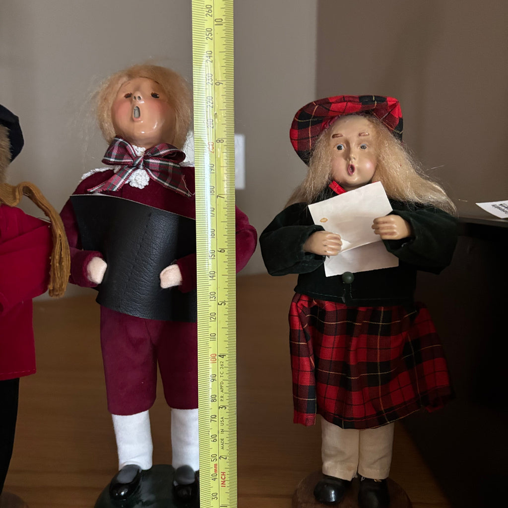 Y120 Vintage Dickens-style Christmas caroler figurines and a miniature piano prop