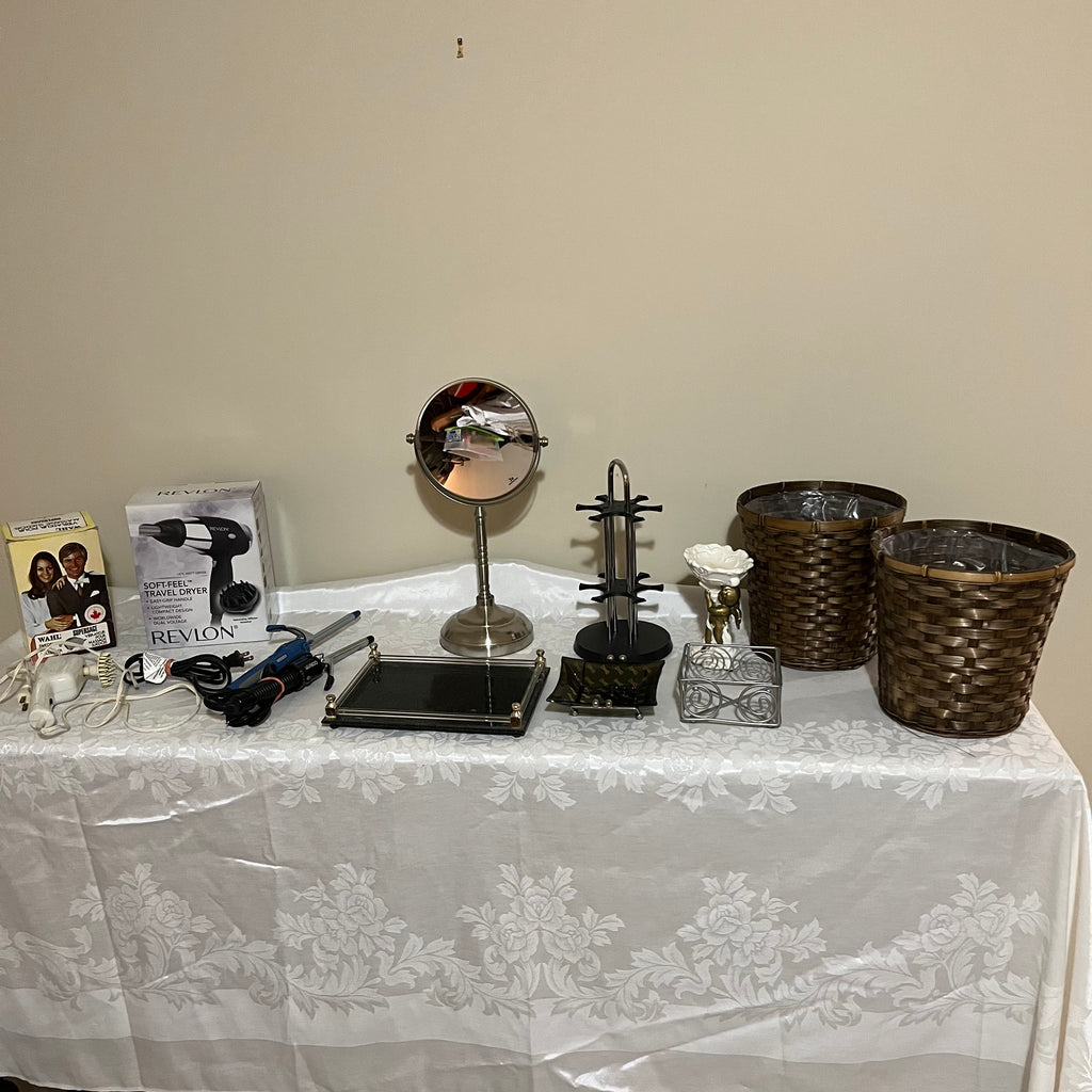 Y321 Bathroom Grouping (mirror and more)