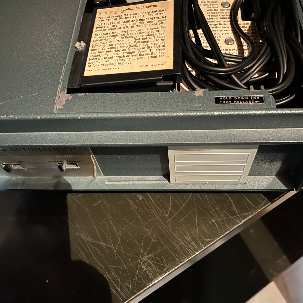 Y325 Vintage slide projector grouping, table not included)