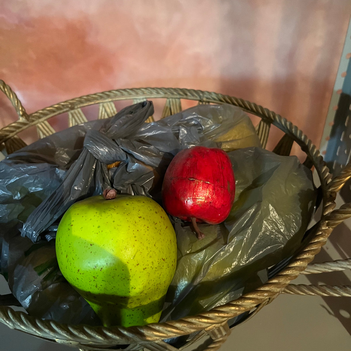 Y326 Vintage decor grouping (decorative fruit and bowls, shelf not included)