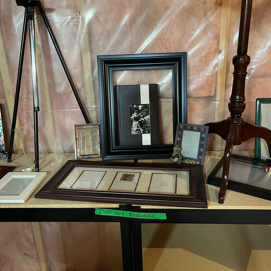 Y327 Home Grouping (artwork stand and more)
