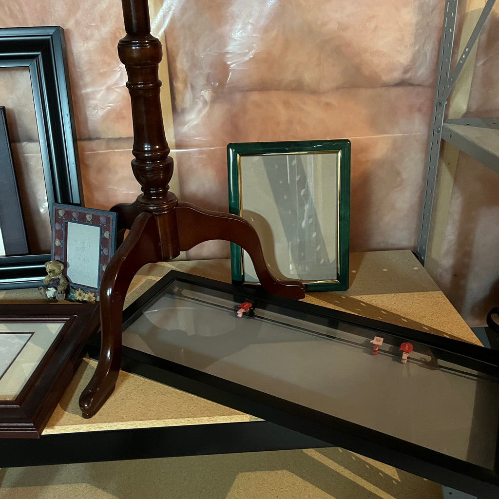Y327 Home Grouping (artwork stand and more)