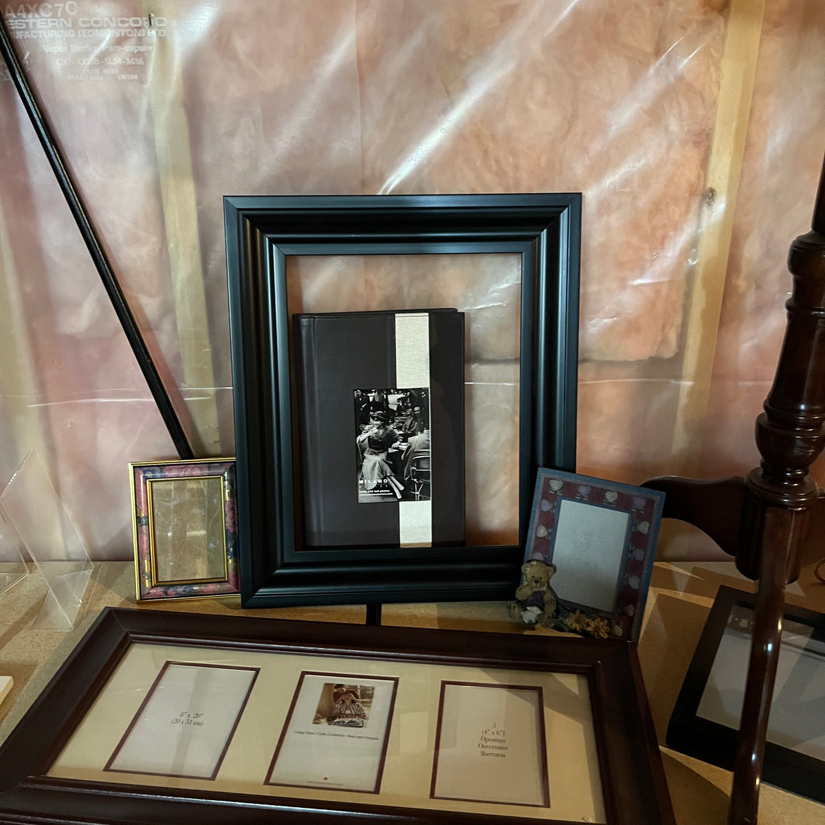 Y327 Home Grouping (artwork stand and more)