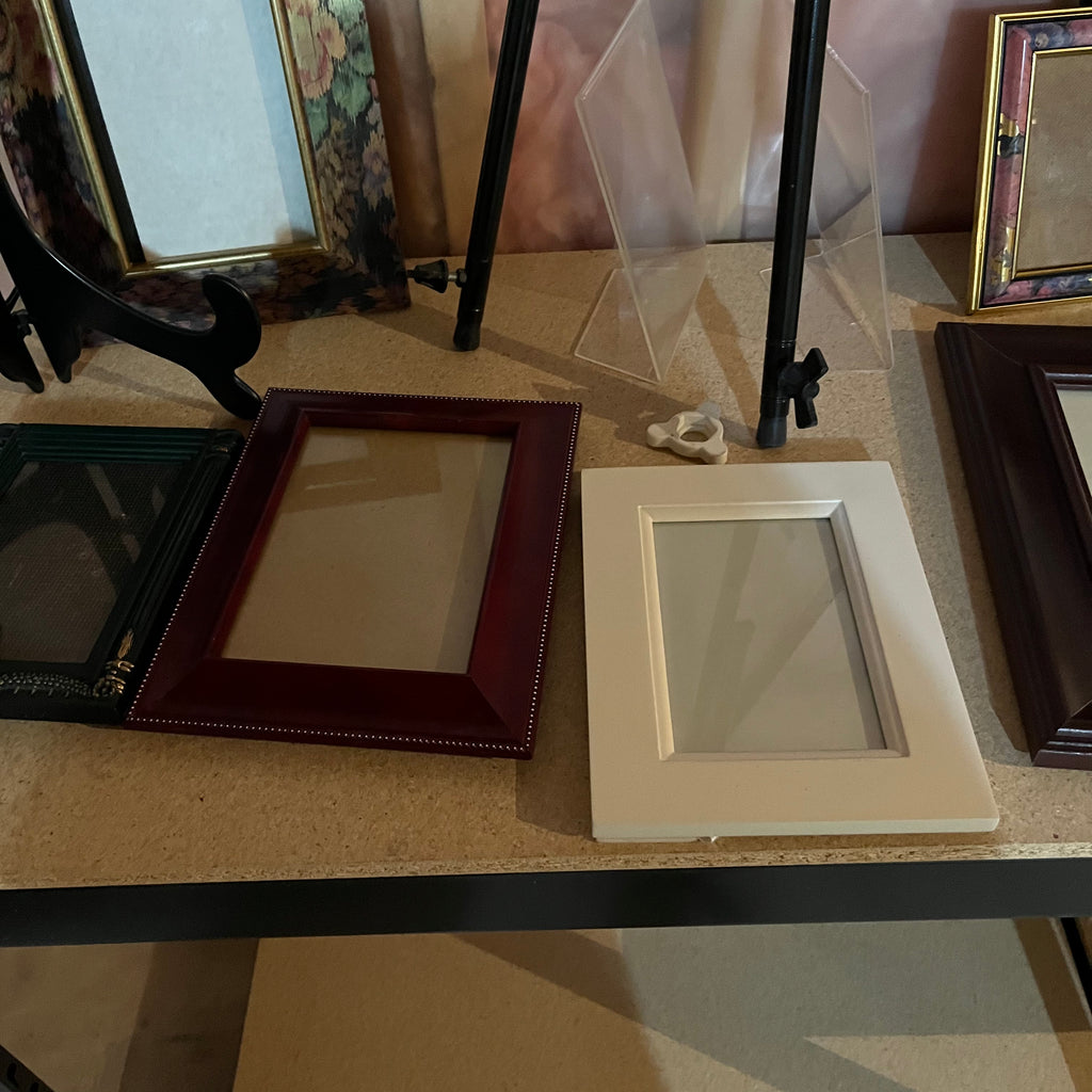 Y327 Home Grouping (artwork stand and more)
