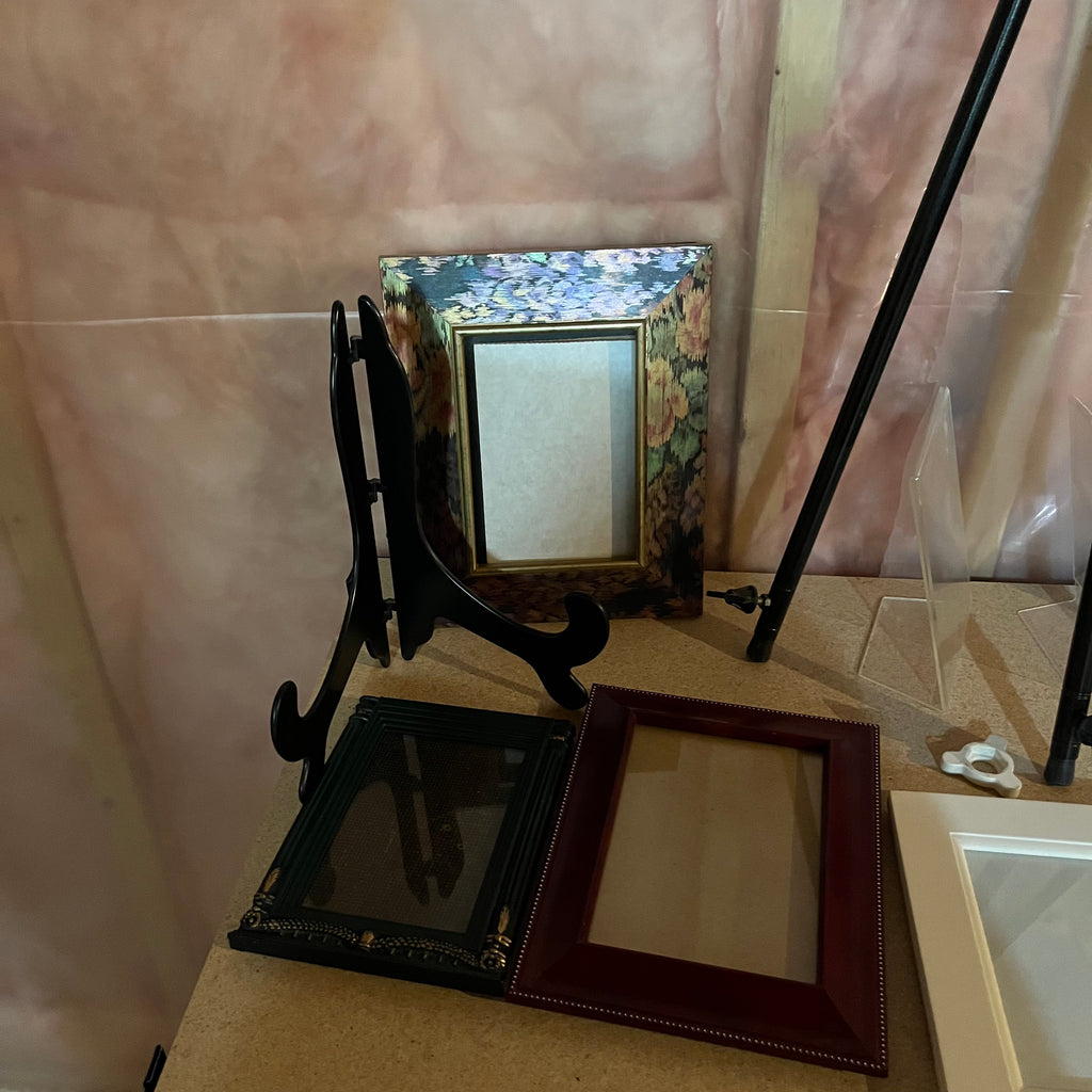 Y327 Home Grouping (artwork stand and more)