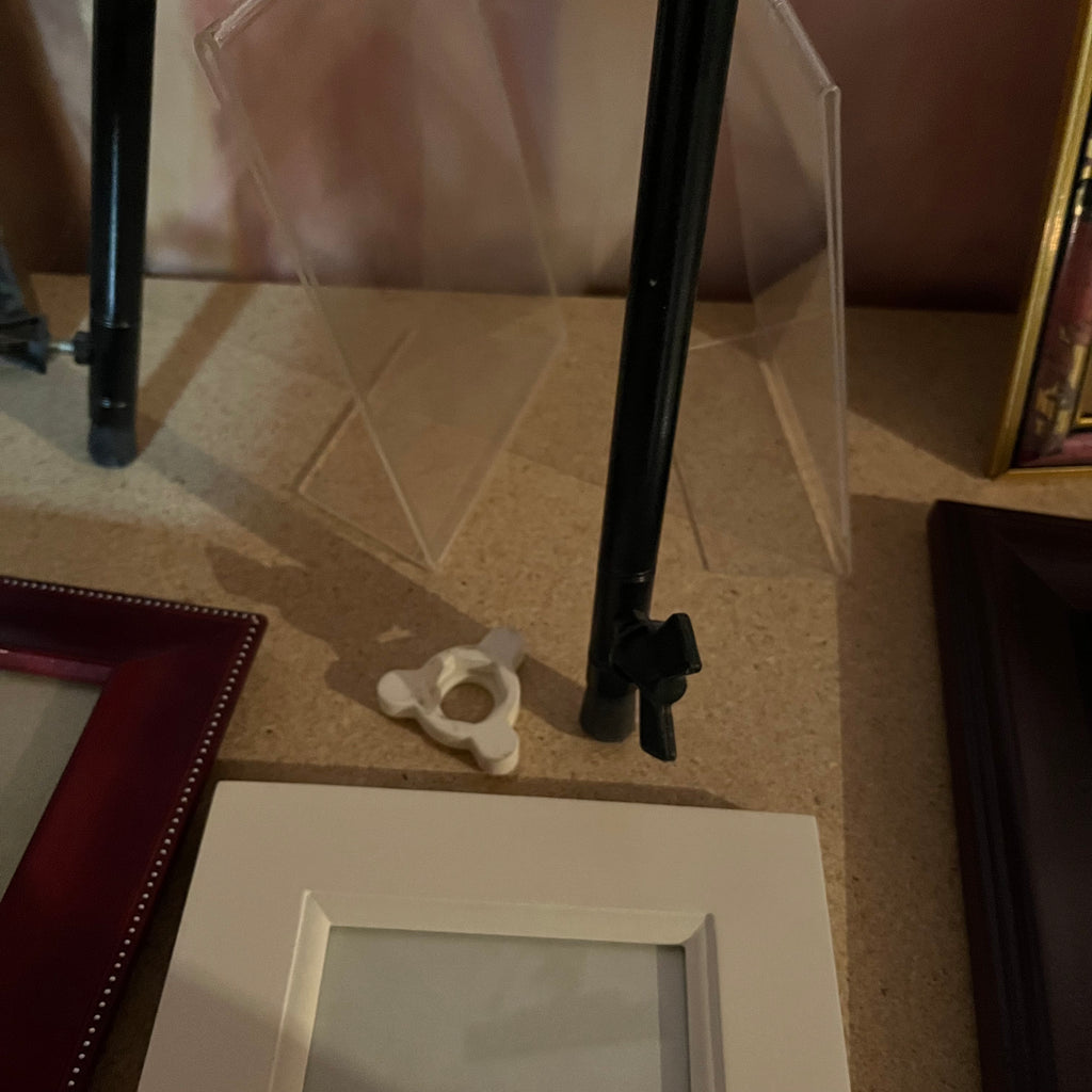Y327 Home Grouping (artwork stand and more)