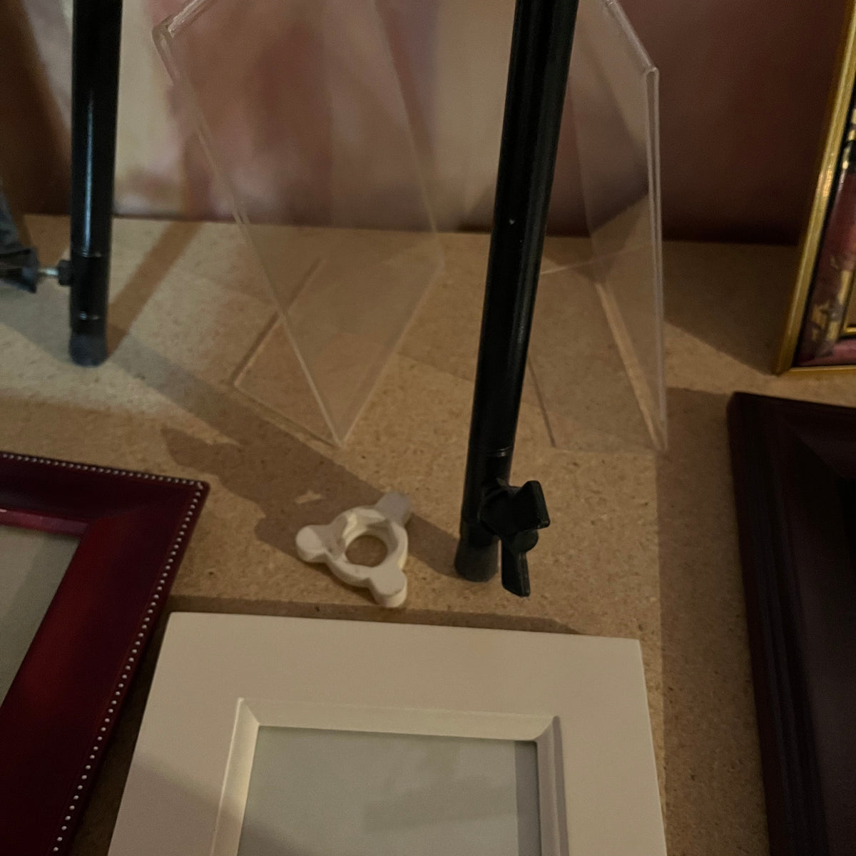 Y327 Home Grouping (artwork stand and more)