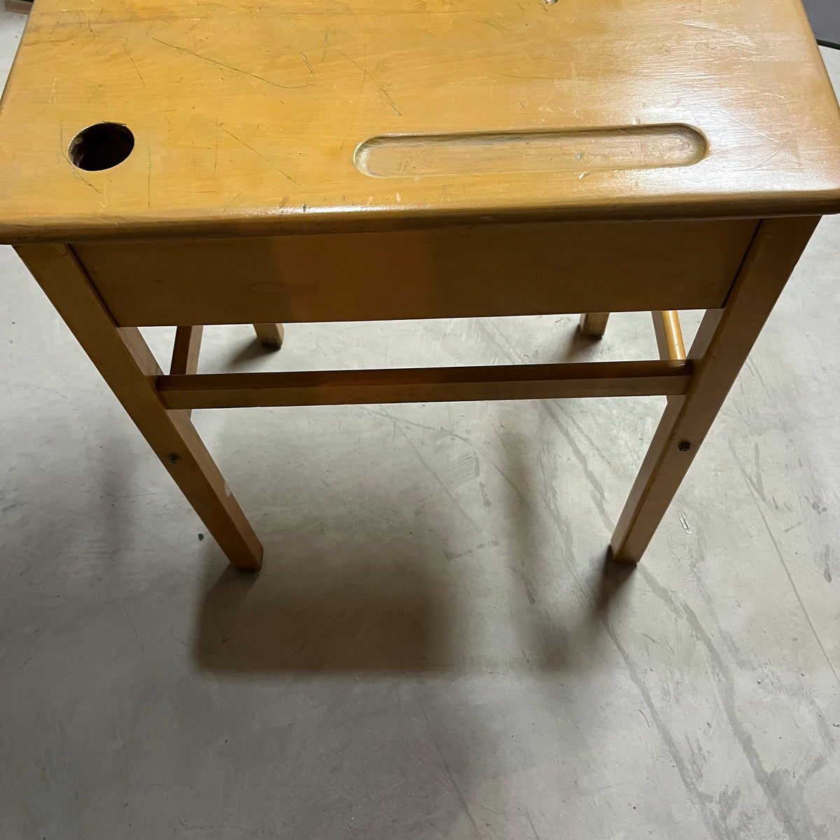 Y333 Vintage wooden school desk