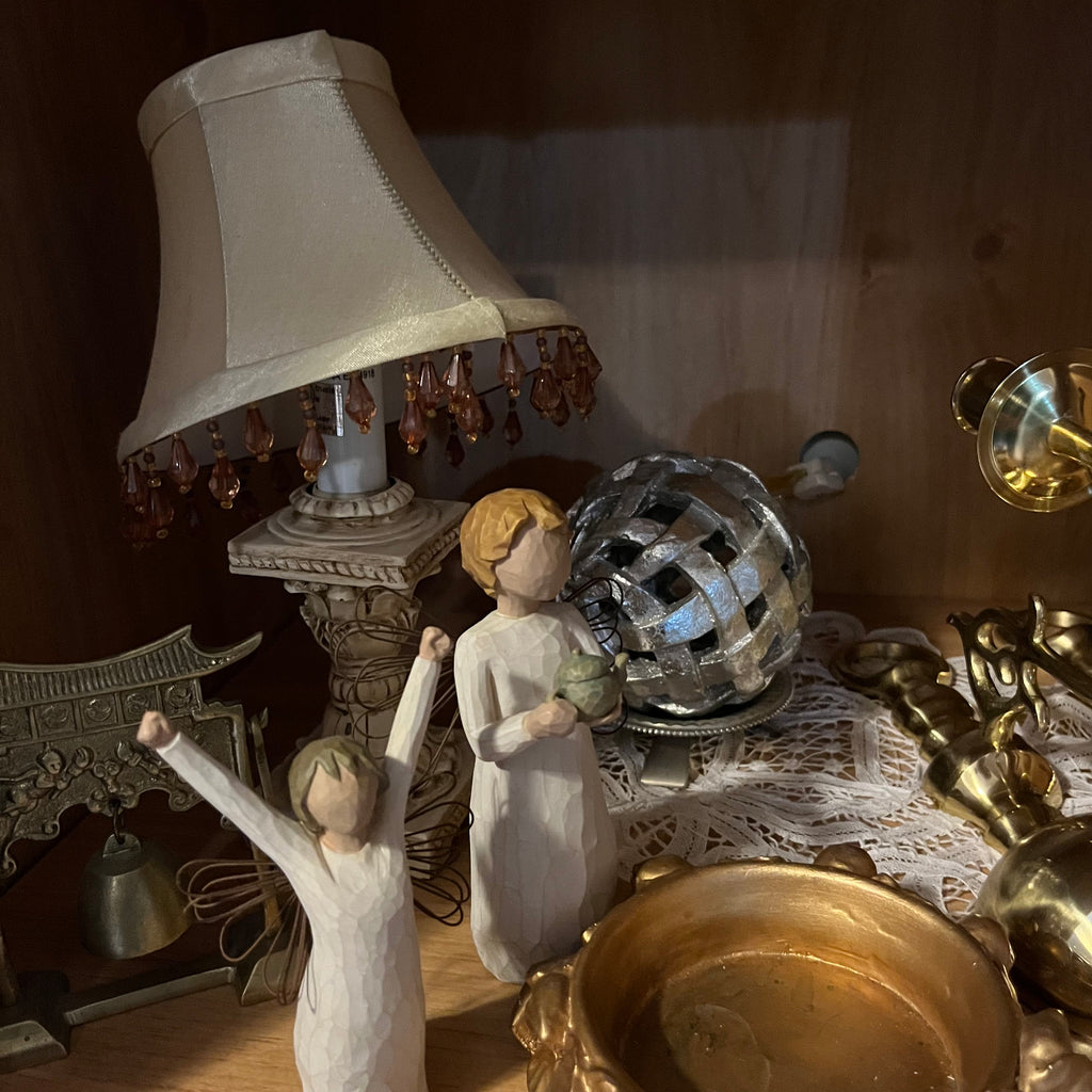 Y345A Vintage Collectibles grouping (Brass and More)
