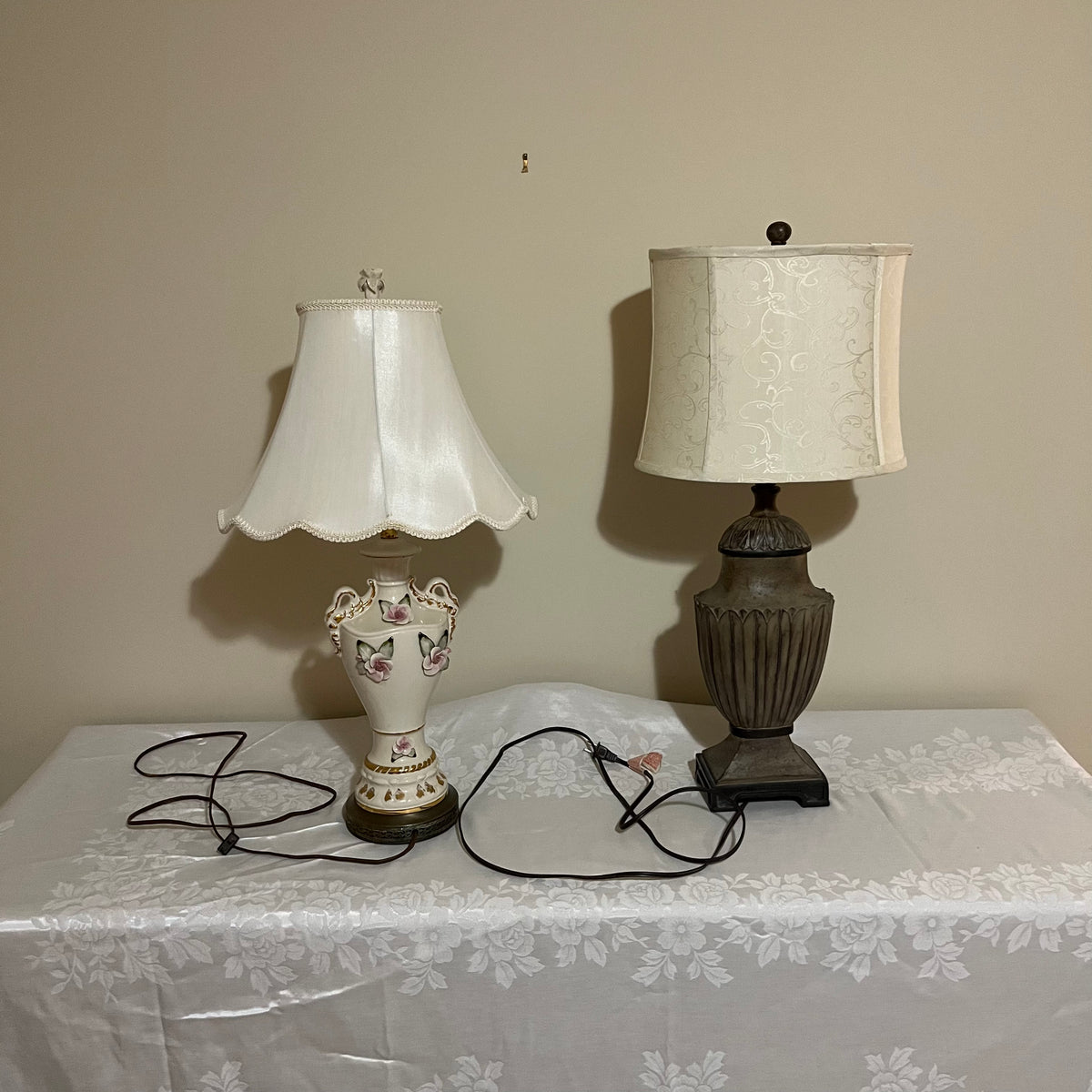 Y348A 2 Table lamps