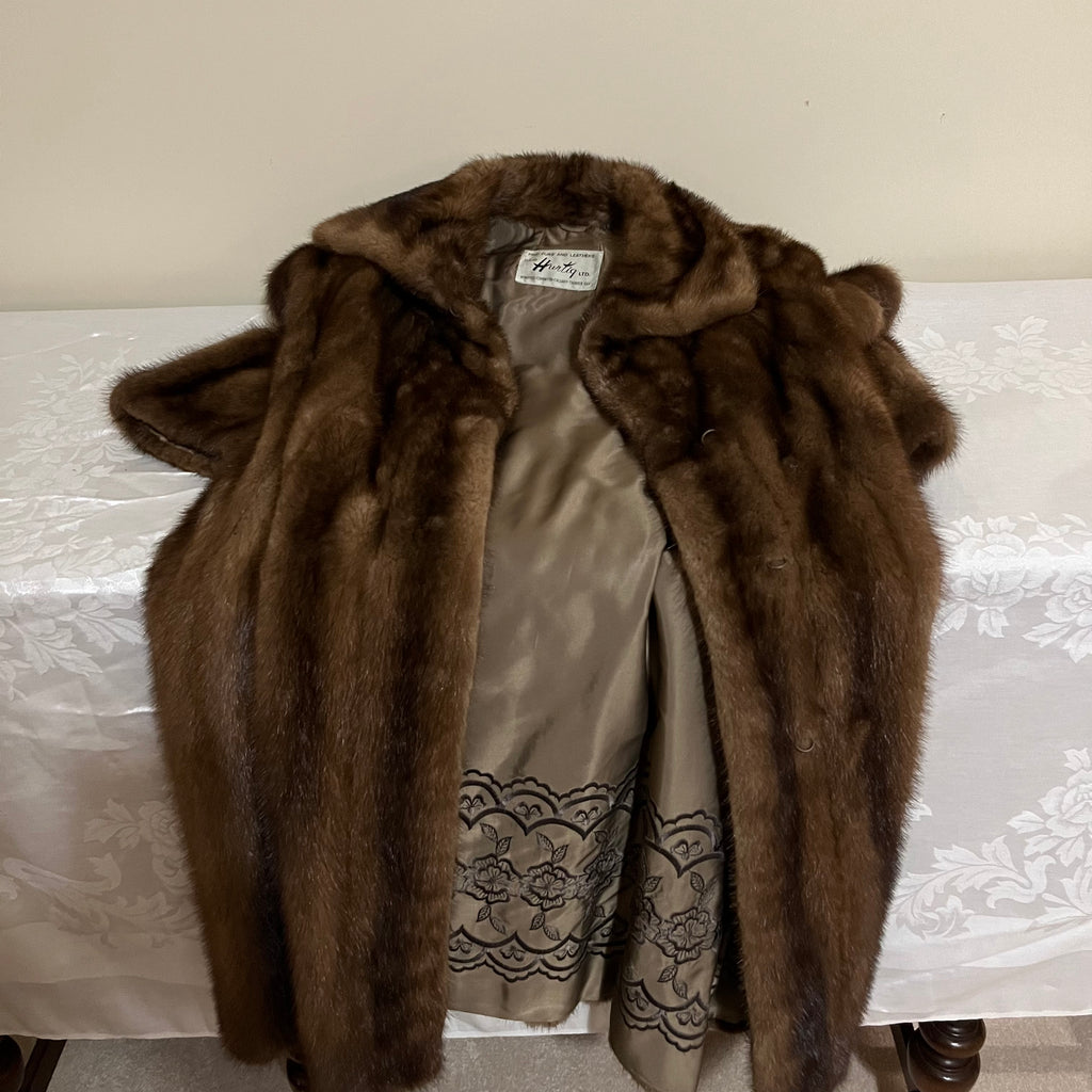 Y351A Vintage Canadian Mink Coat (approximate size extra small)