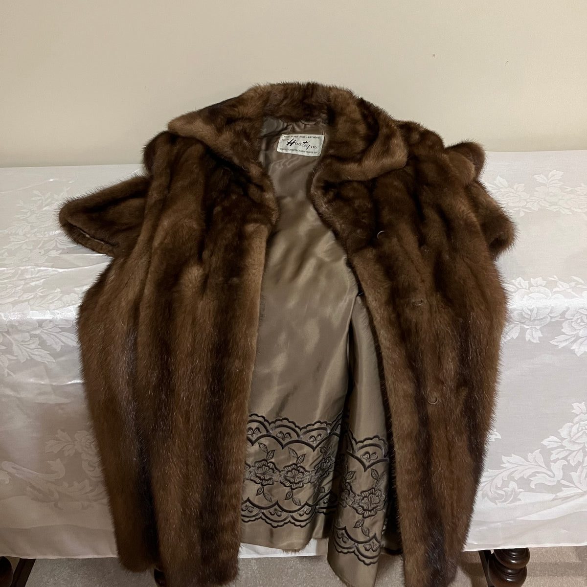 Y351A Vintage Canadian Mink Coat (approximate size extra small)