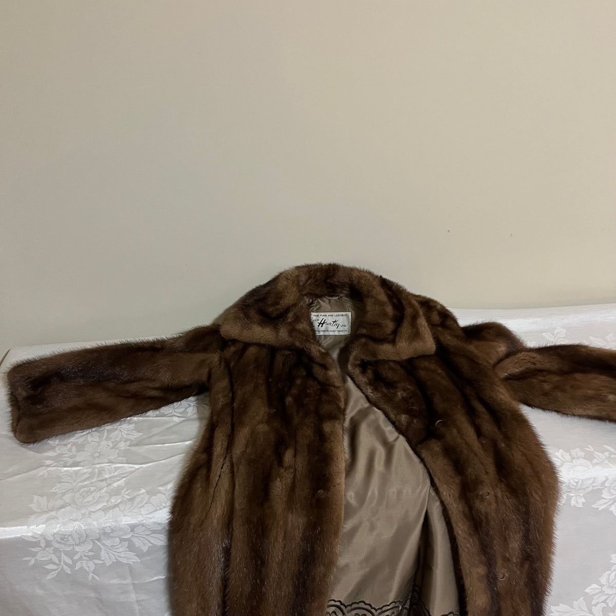 Y351A Vintage Canadian Mink Coat (approximate size extra small)
