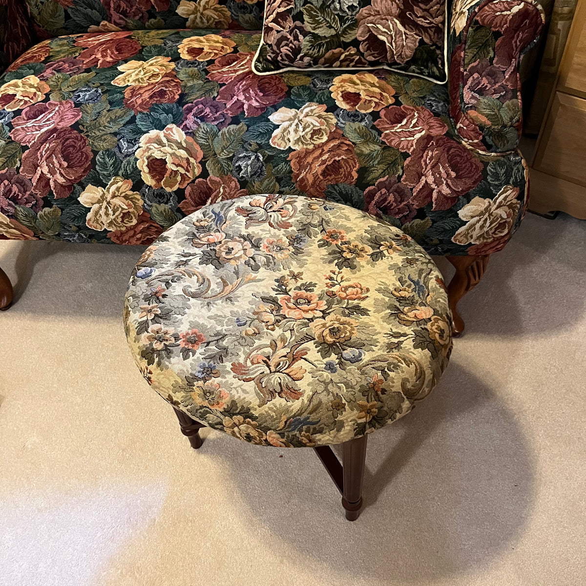 Y353A Vintage Floral love seat with cushion and mismatched footstool