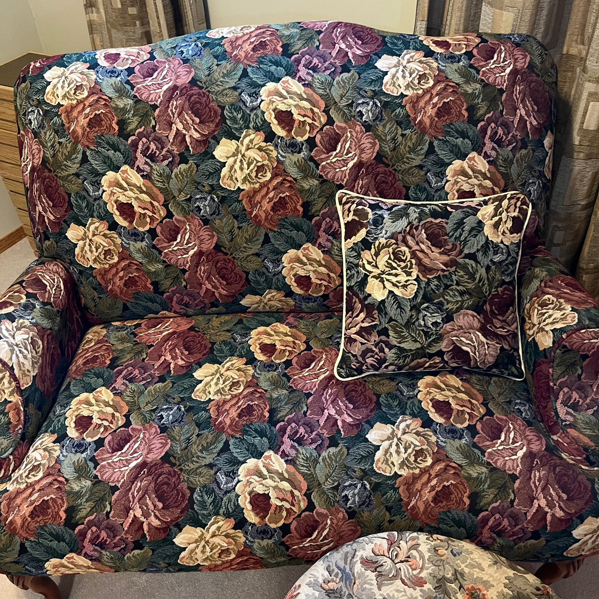Y353A Vintage Floral love seat with cushion and mismatched footstool