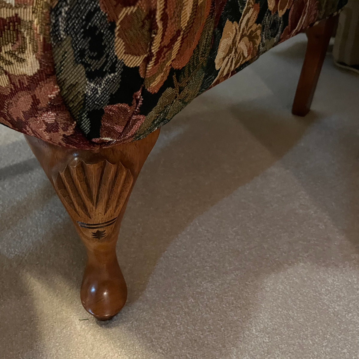 Y353A Vintage Floral love seat with cushion and mismatched footstool