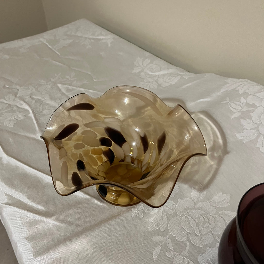 Y356 Art glass bowl and purple glass jar with lid