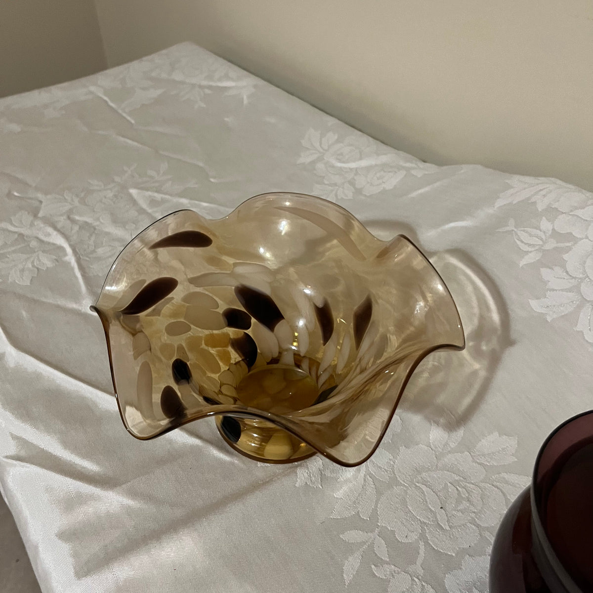 Y356 Art glass bowl and purple glass jar with lid