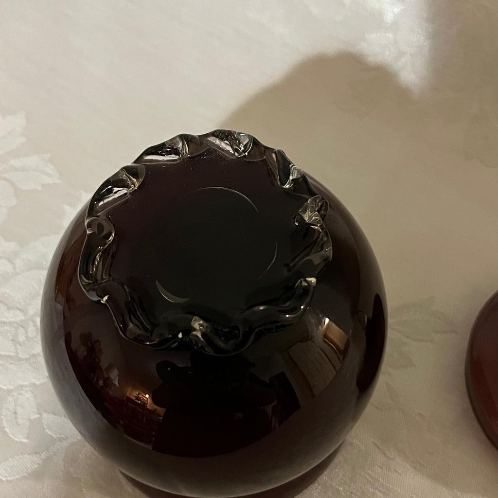 Y356 Art glass bowl and purple glass jar with lid