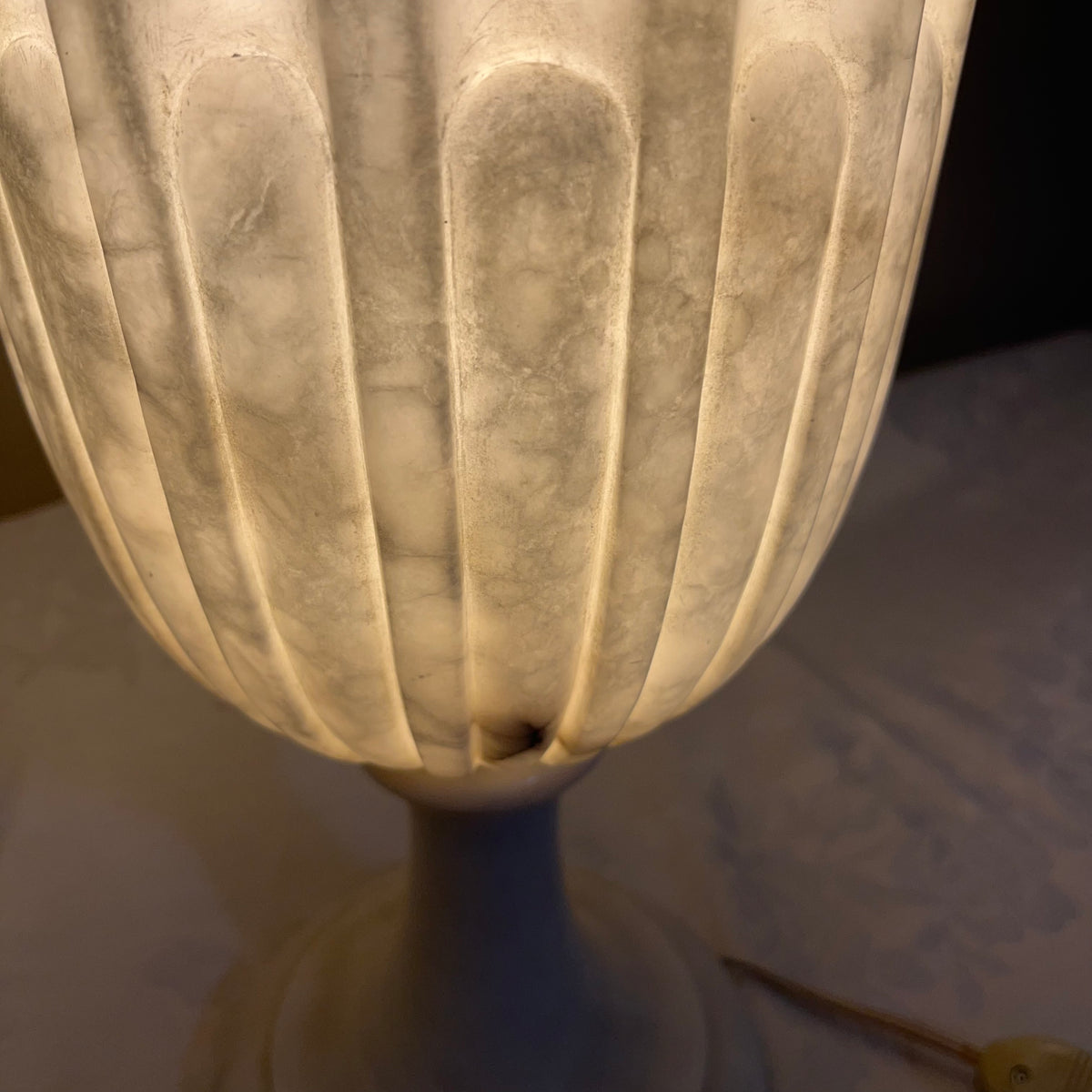 Y359 20" tall vintage Italian alabaster urn lamp (very heavy)