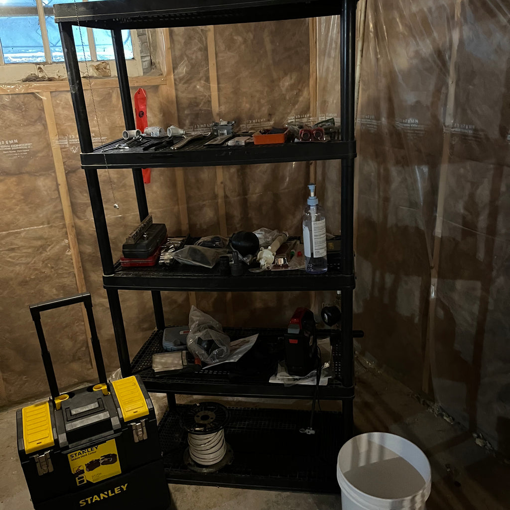 E206 Garage grouping (tool box and more)
