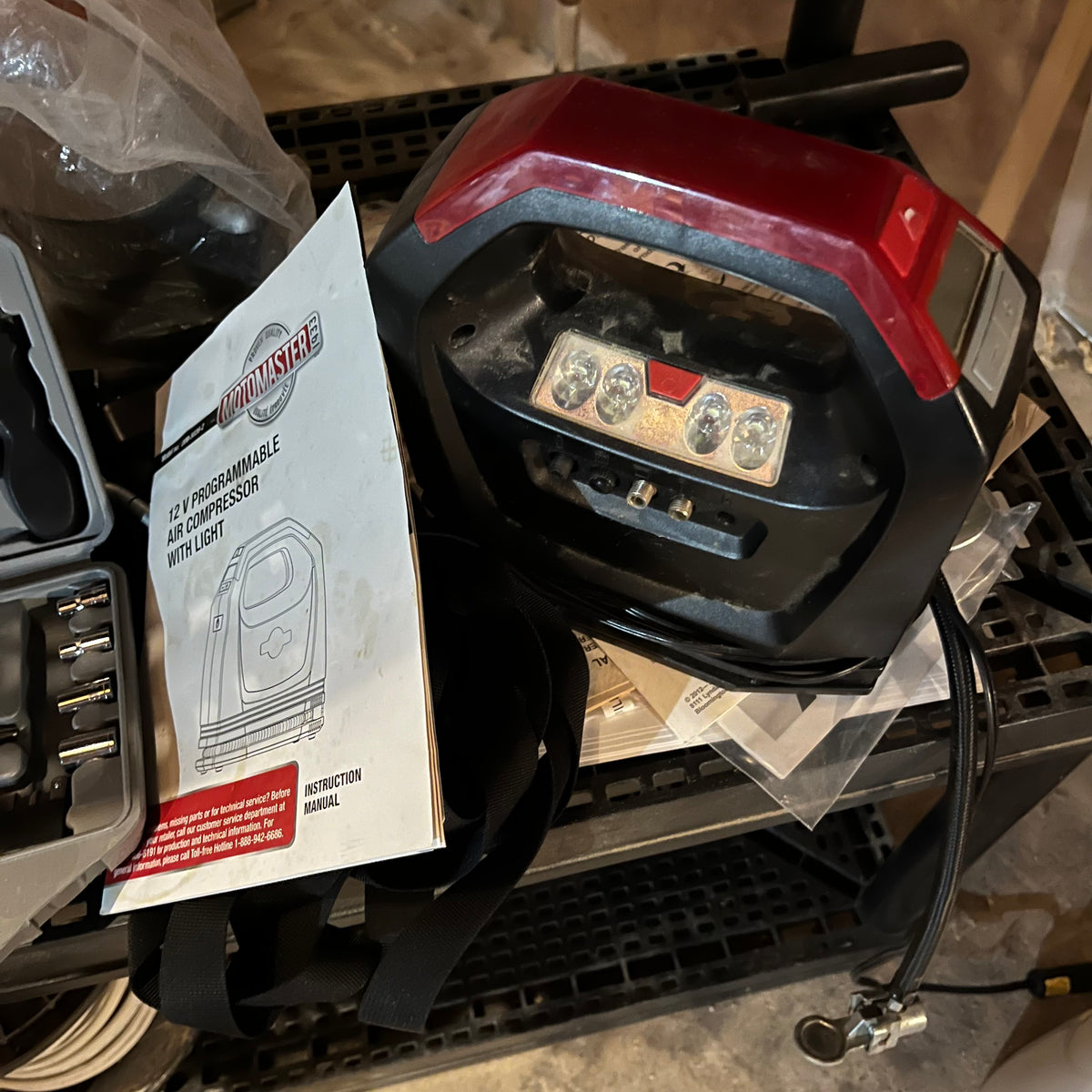 E206 Garage grouping (tool box and more)