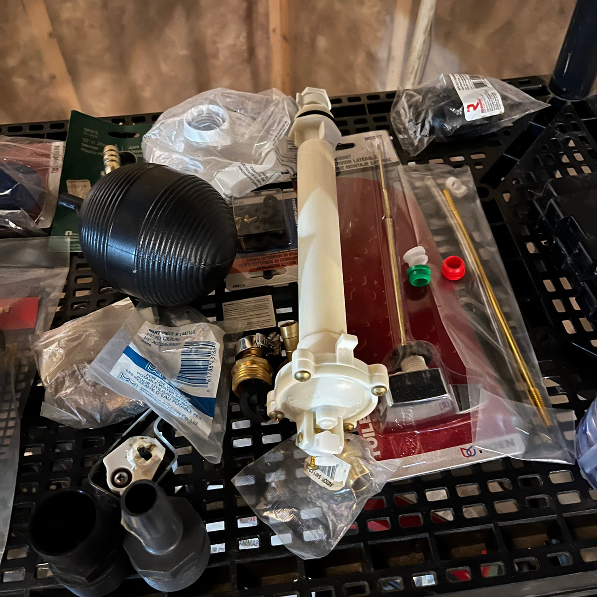 E206 Garage grouping (tool box and more)