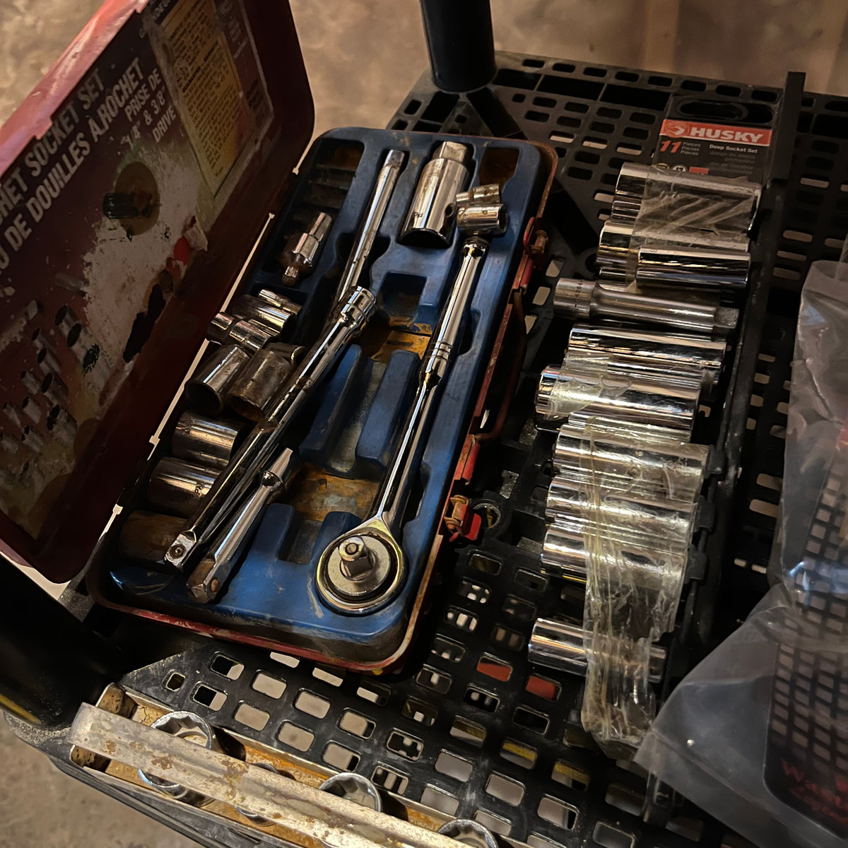 E206 Garage grouping (tool box and more)