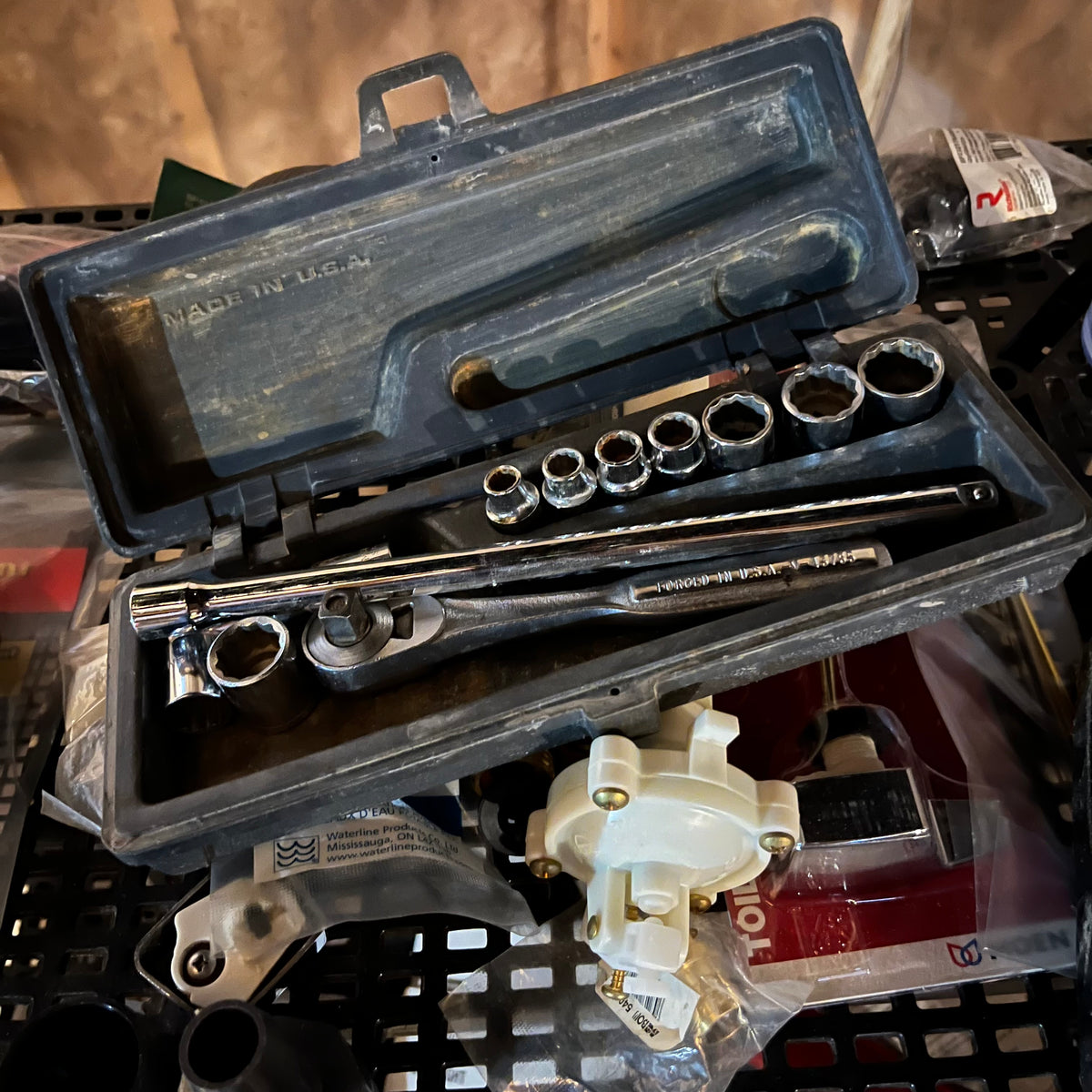 E206 Garage grouping (tool box and more)