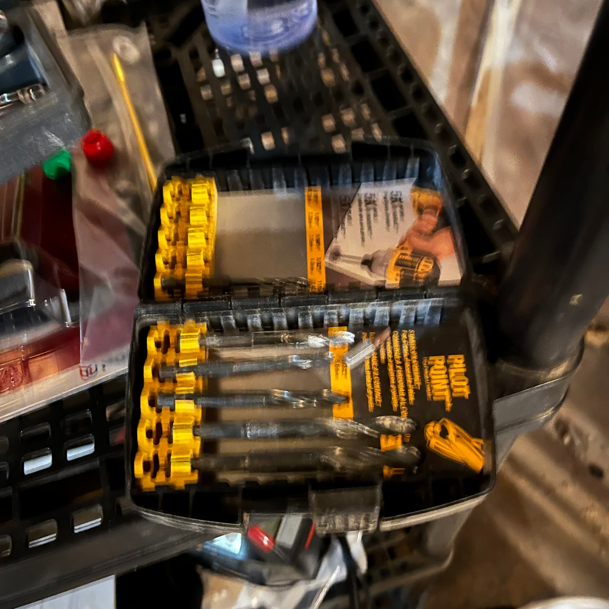 E206 Garage grouping (tool box and more)