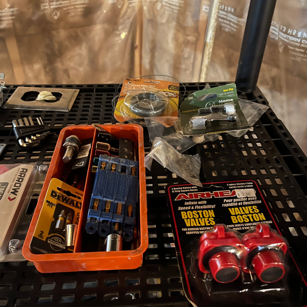 E206 Garage grouping (tool box and more)