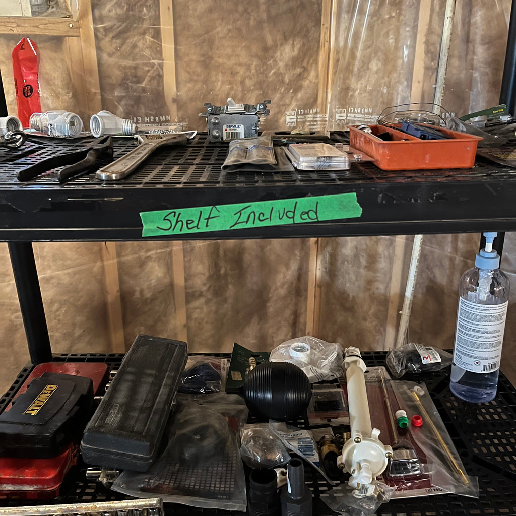 E206 Garage grouping (tool box and more)