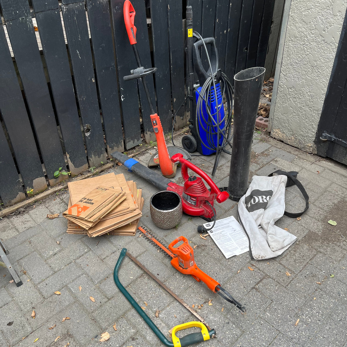 E209 Garage grouping (pressure washer and more)