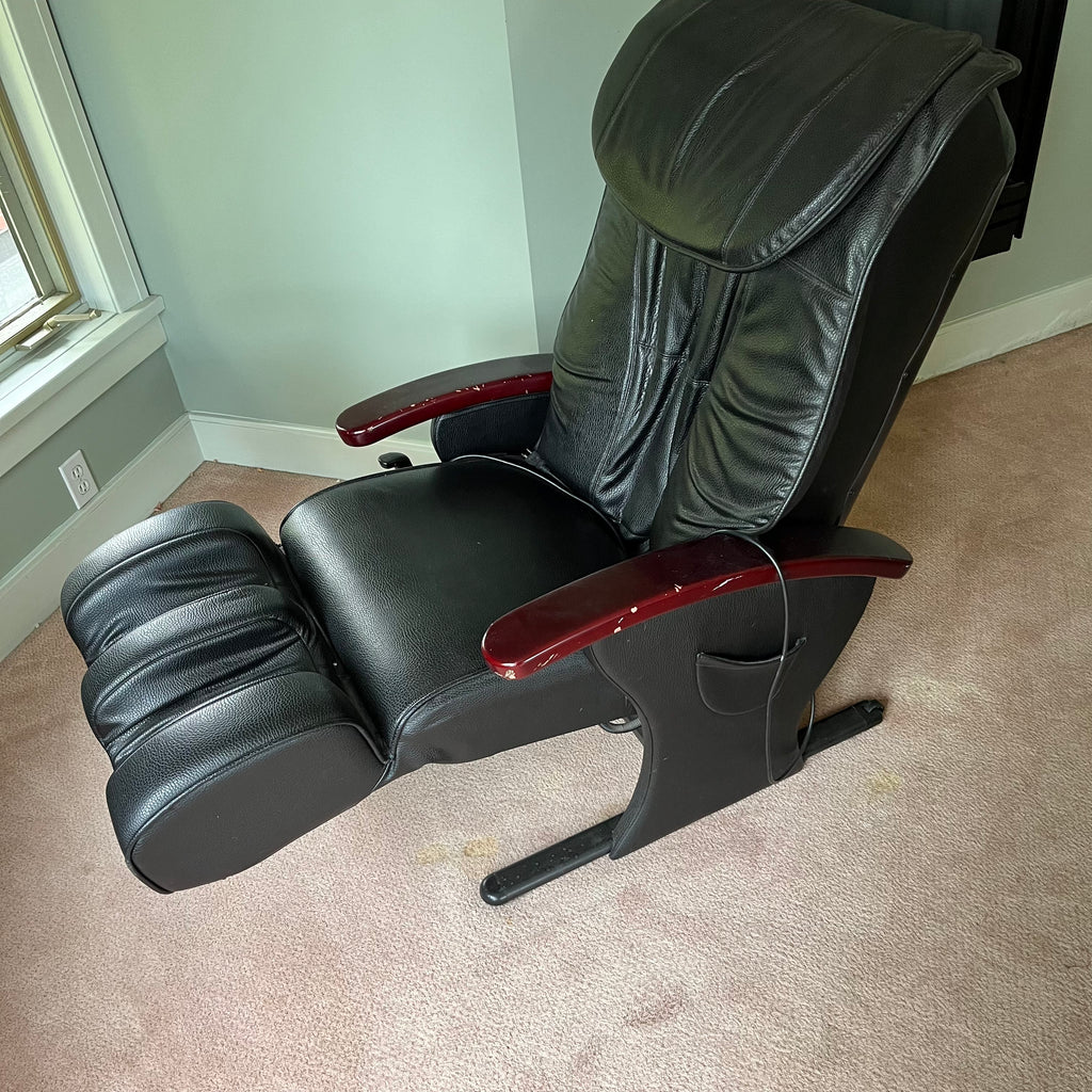 E214 massage chair (scratches and wear)