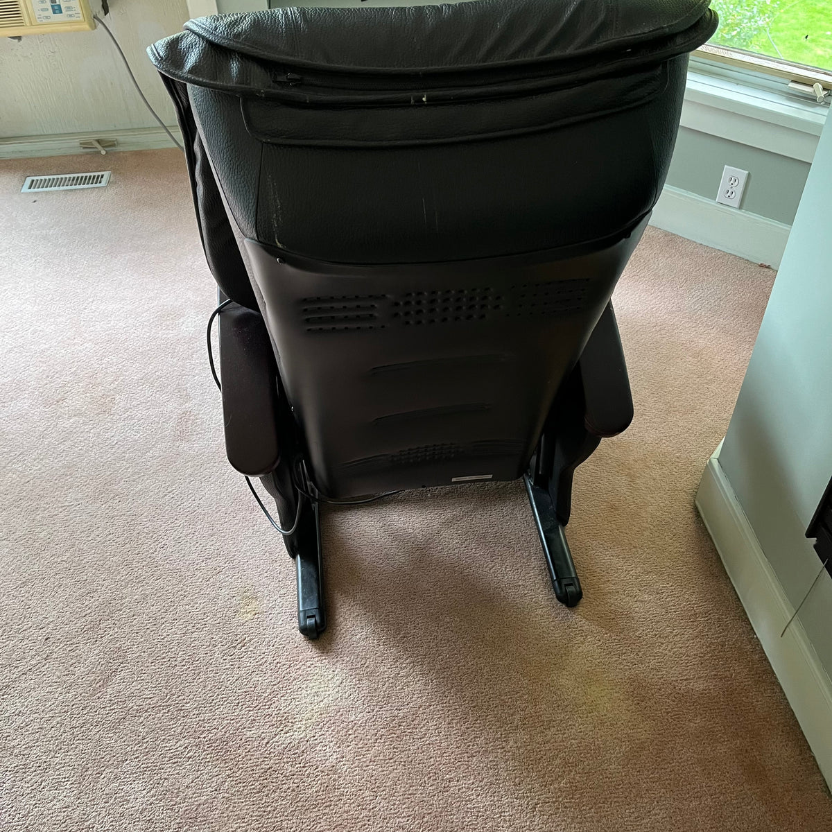E214 massage chair (scratches and wear)