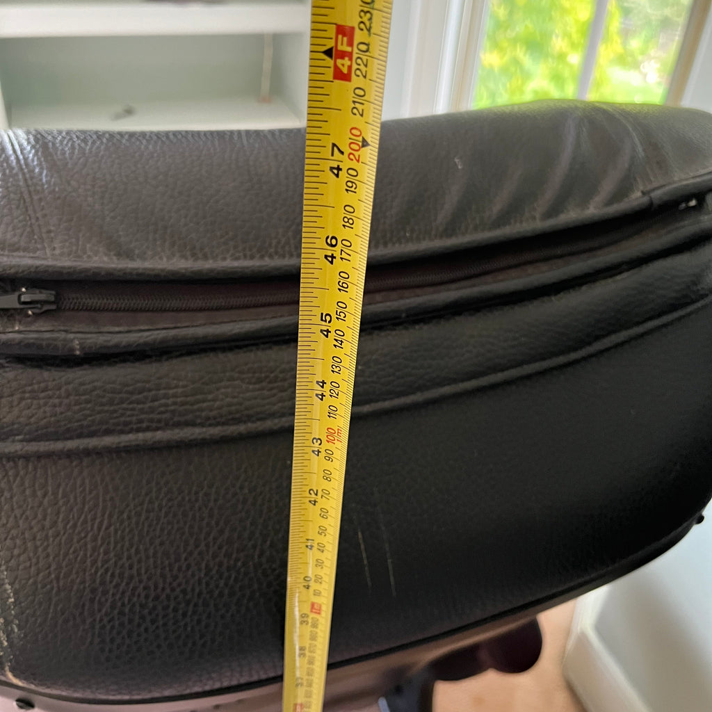 E214 massage chair (scratches and wear)