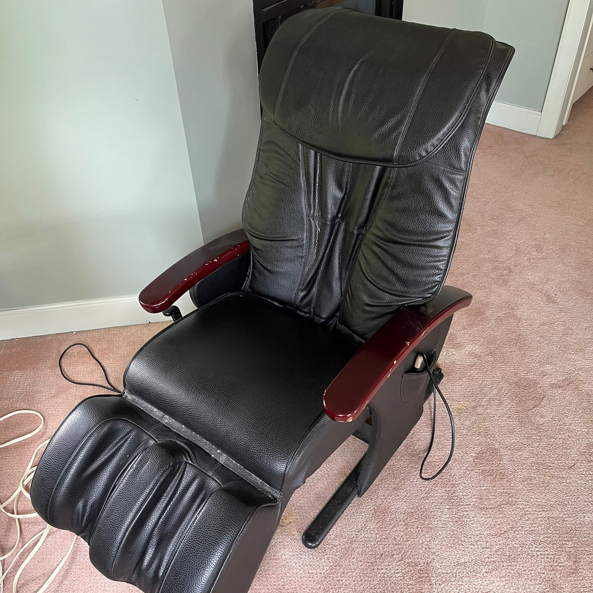 E214 massage chair (scratches and wear)
