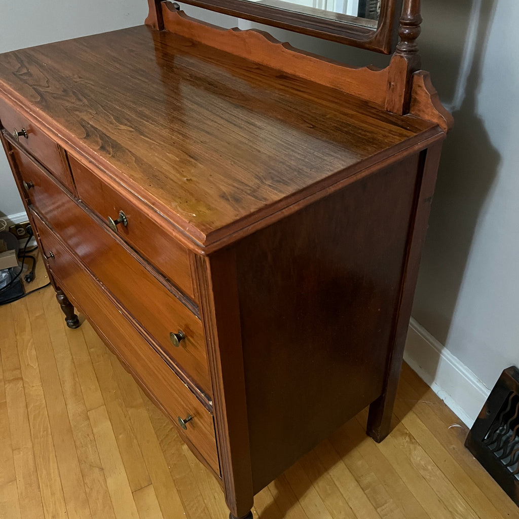 E333 Antique 4 drawer dresser with mirror (35" x 40" x 20")