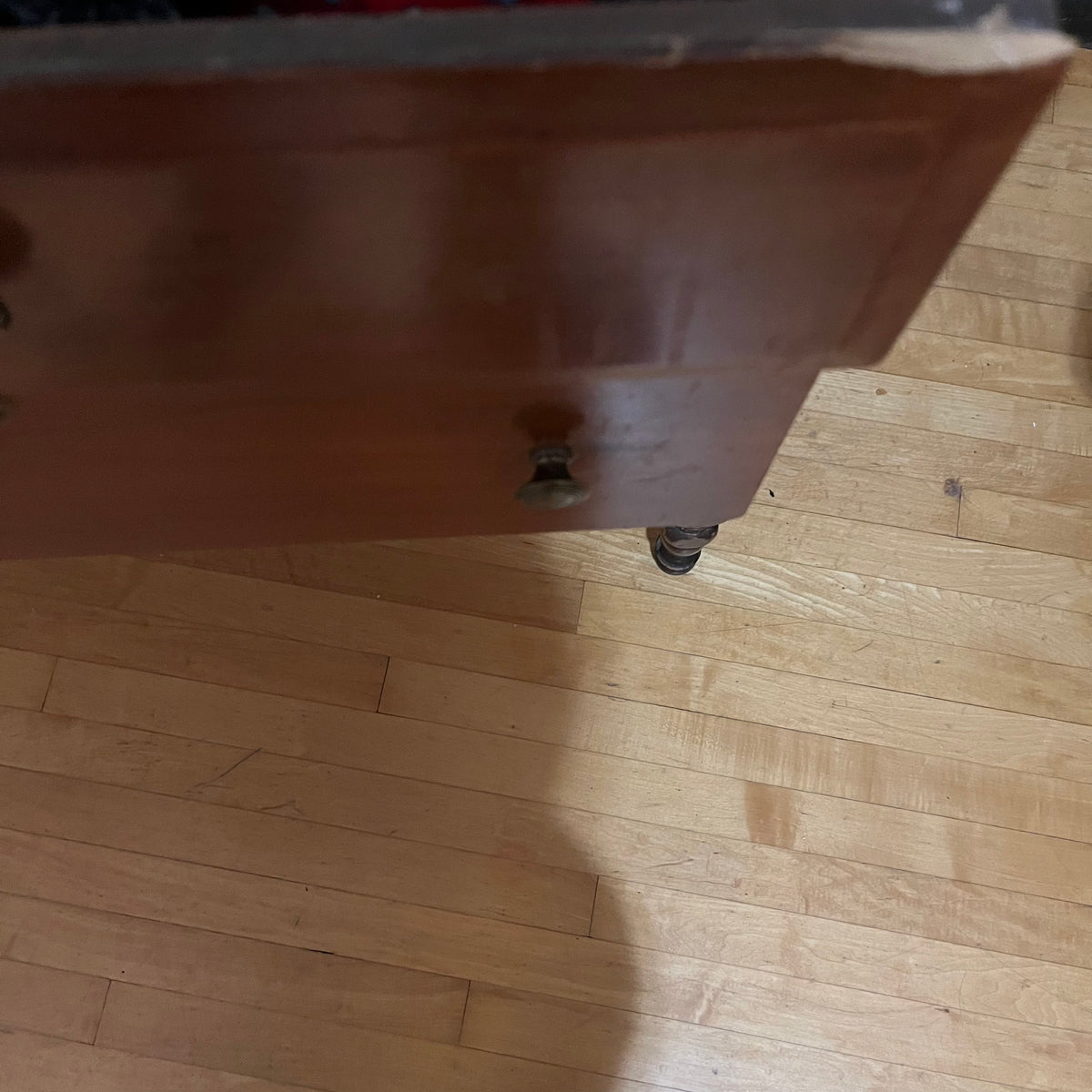 E333 Antique 4 drawer dresser with mirror (35" x 40" x 20")