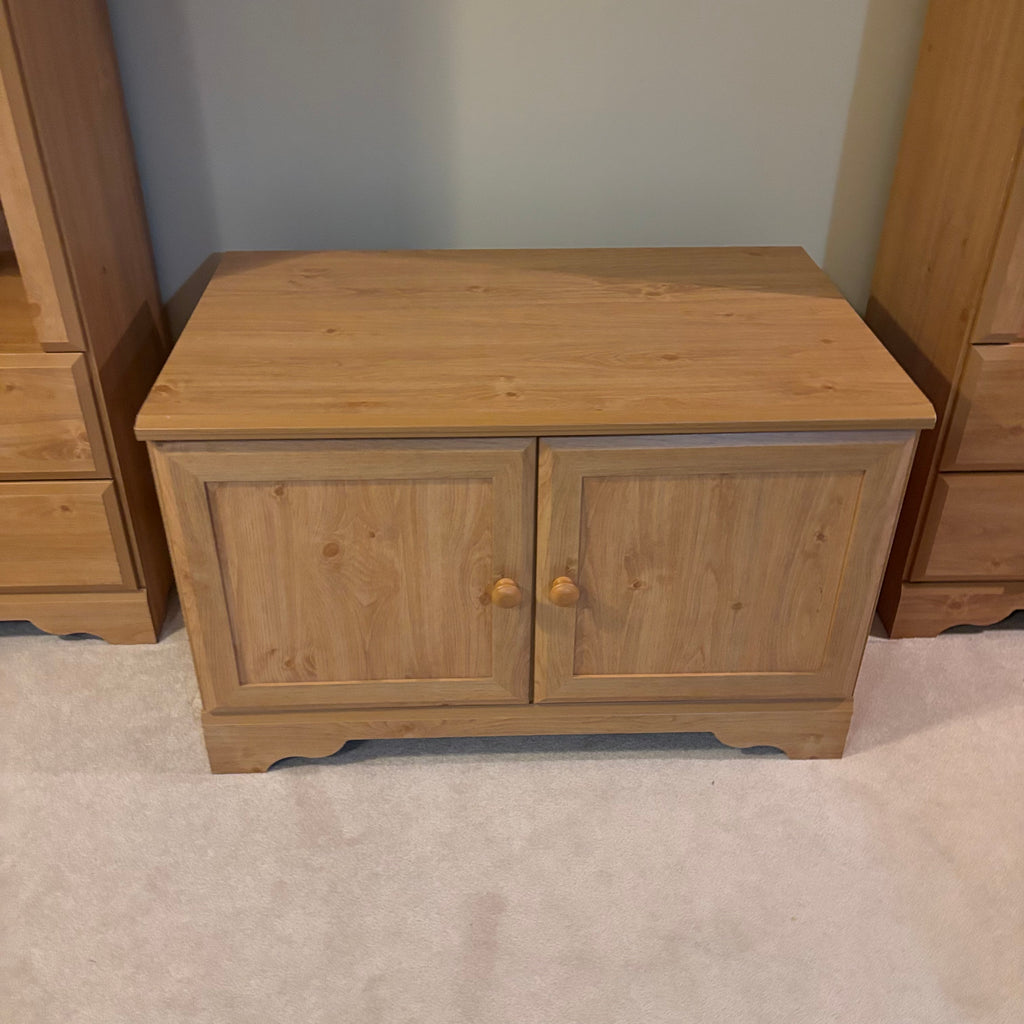 Y126 4 Piece Pine entertainment centre