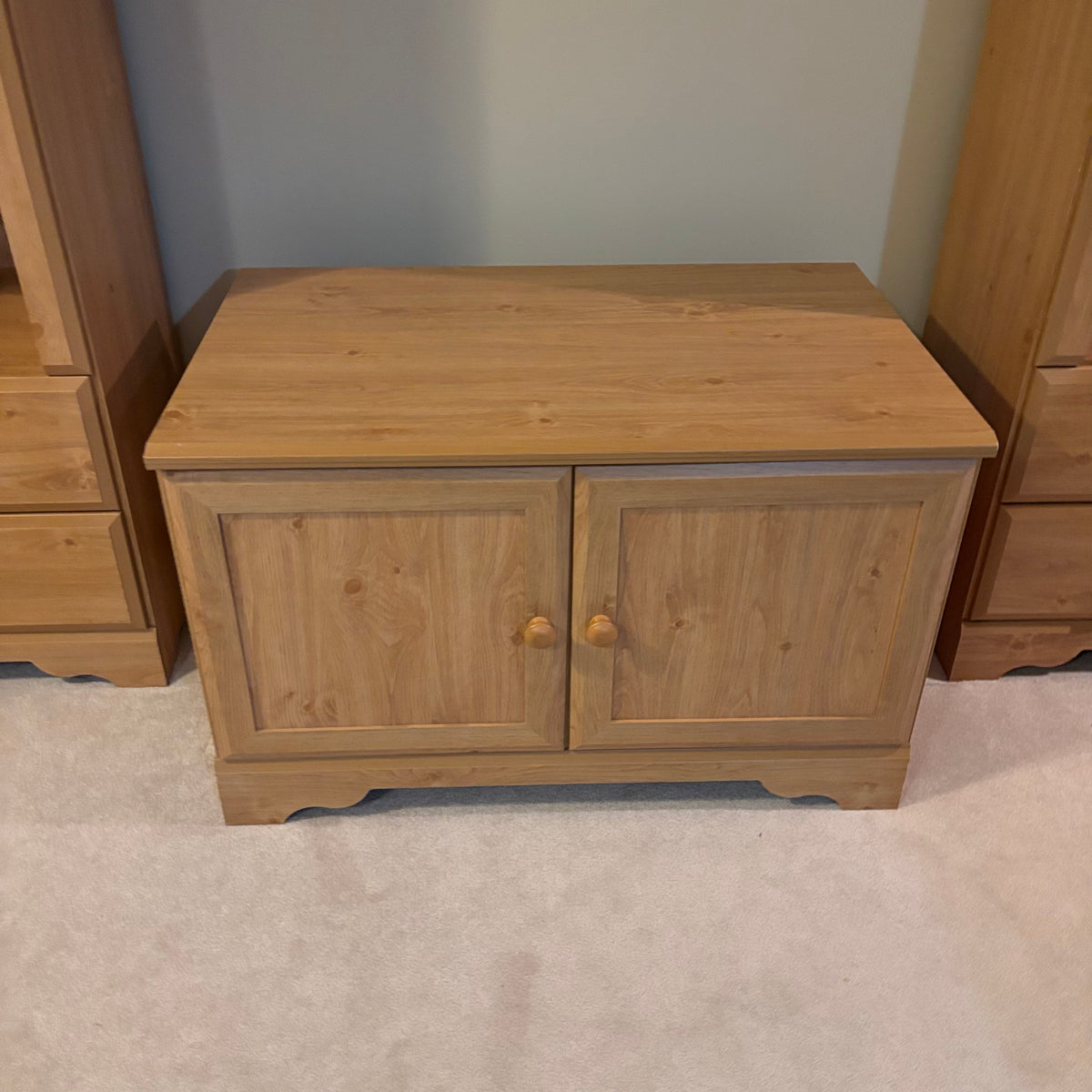 Y126 4 Piece Pine entertainment centre