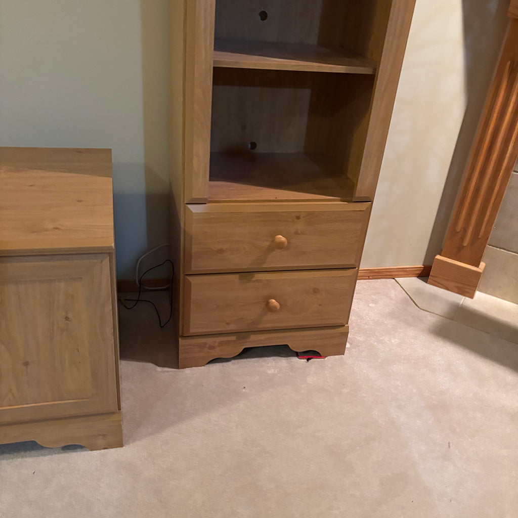 Y126 4 Piece Pine entertainment centre