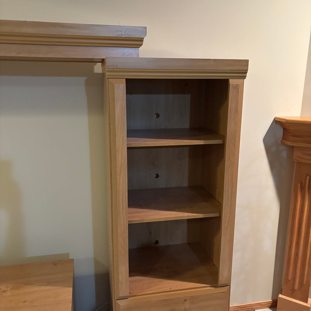 Y126 4 Piece Pine entertainment centre