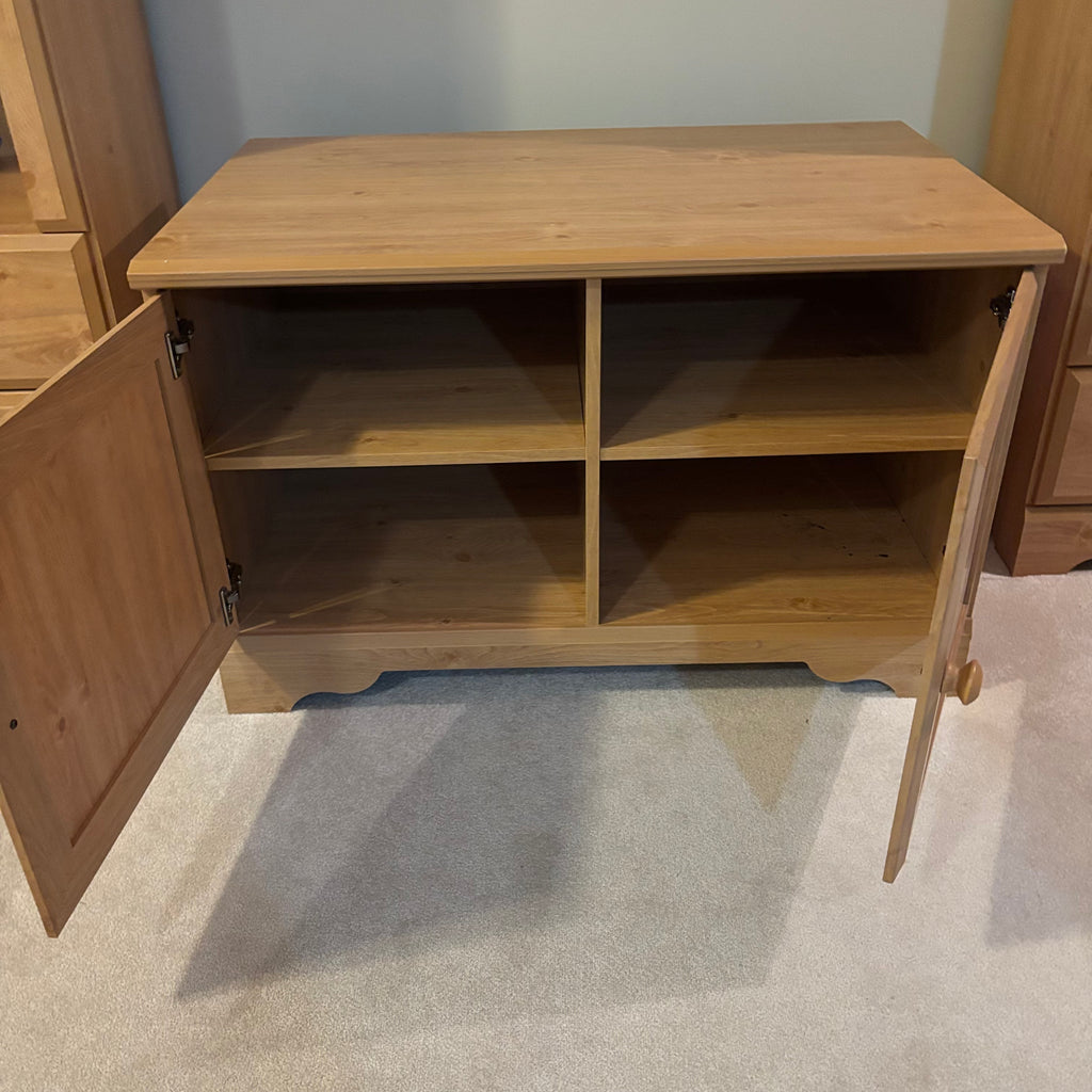 Y126 4 Piece Pine entertainment centre