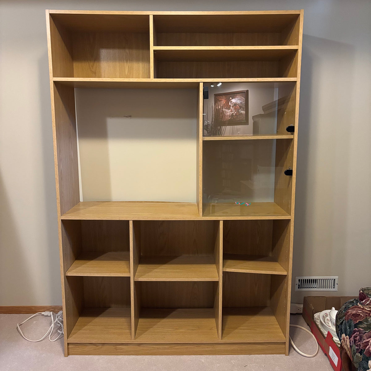Y133 Light wood coloured entertainment unit (49" x 71" x 15")