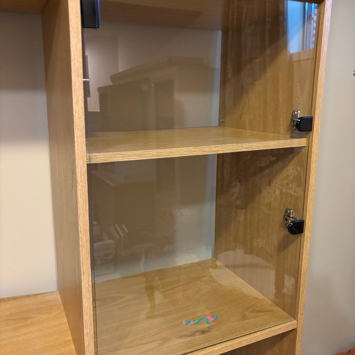 Y133 Light wood coloured entertainment unit (49" x 71" x 15")