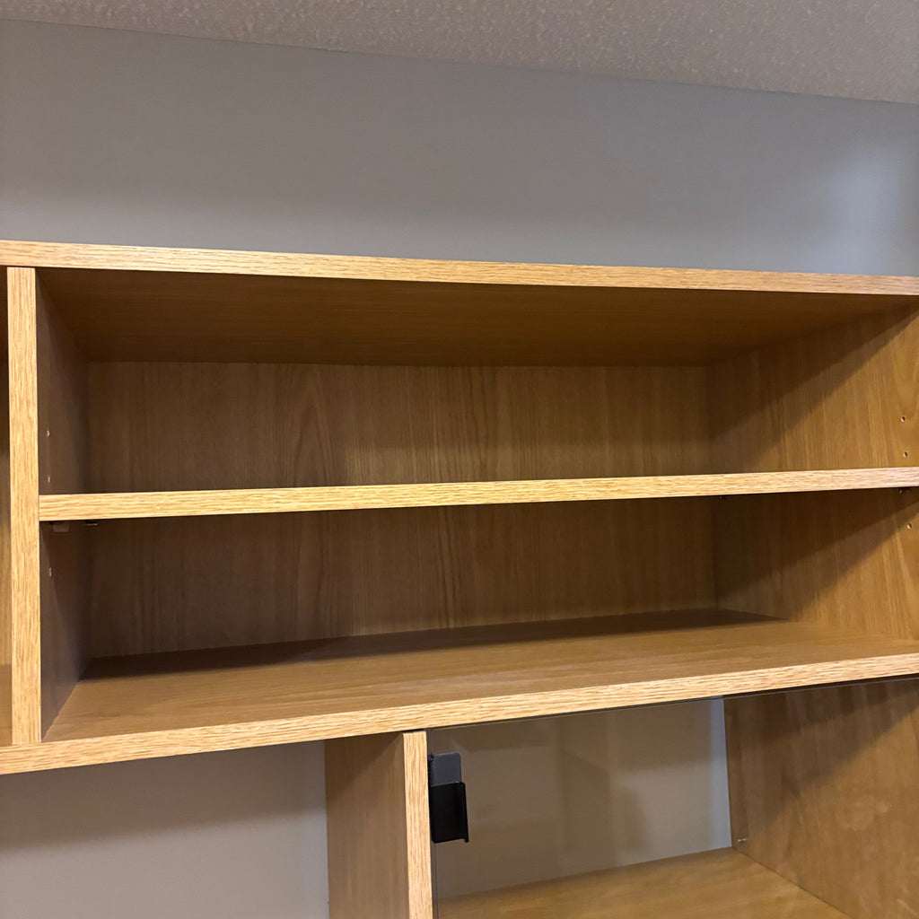 Y133 Light wood coloured entertainment unit (49" x 71" x 15")