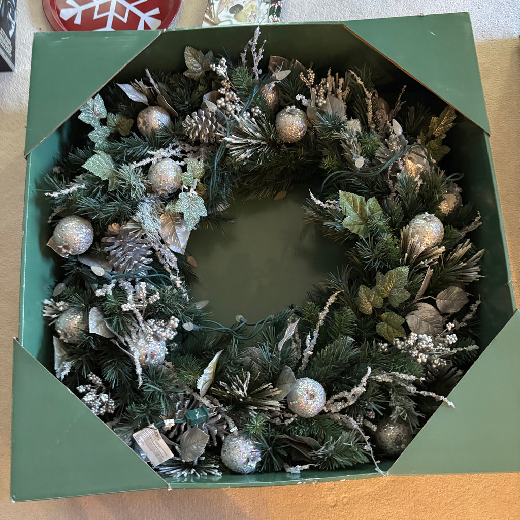 Y134 Christmas Grouping (wreath and more)