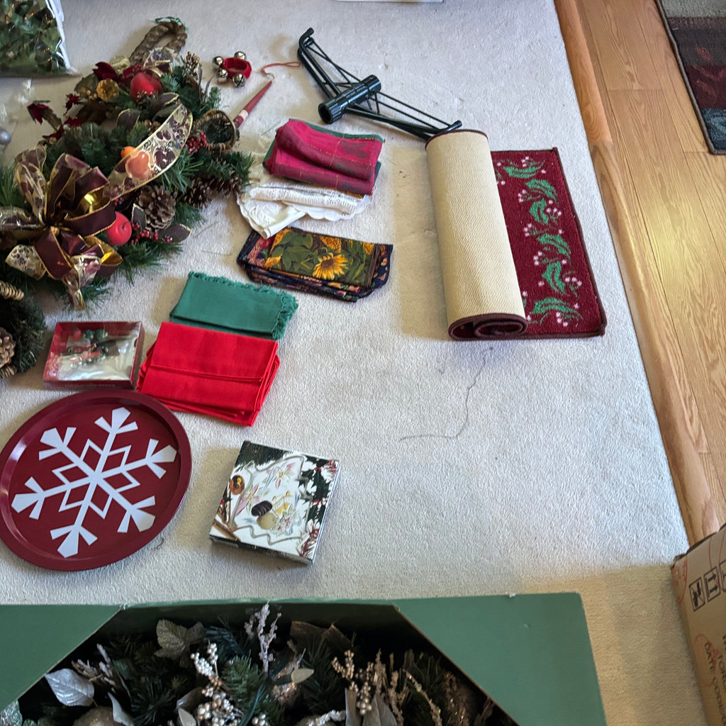Y134 Christmas Grouping (wreath and more)